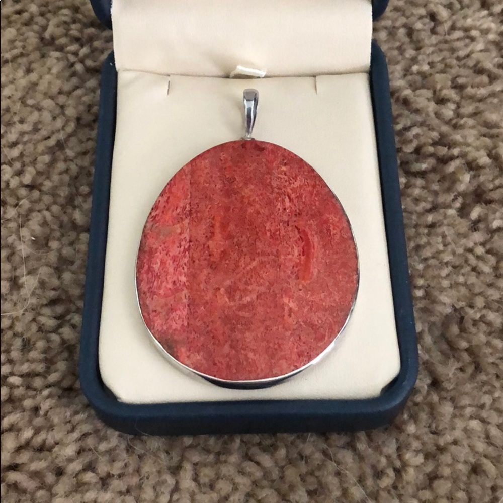 Pendant - Picture 1 of 2